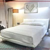 Letto moderno con piedini Zenit di alto letti tessili Artigianale a prezzo scontato