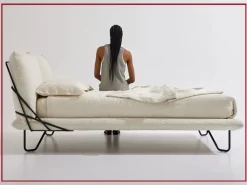 Letto moderno con piedini Zenit di alto letti tessili Artigianale a prezzo scontato