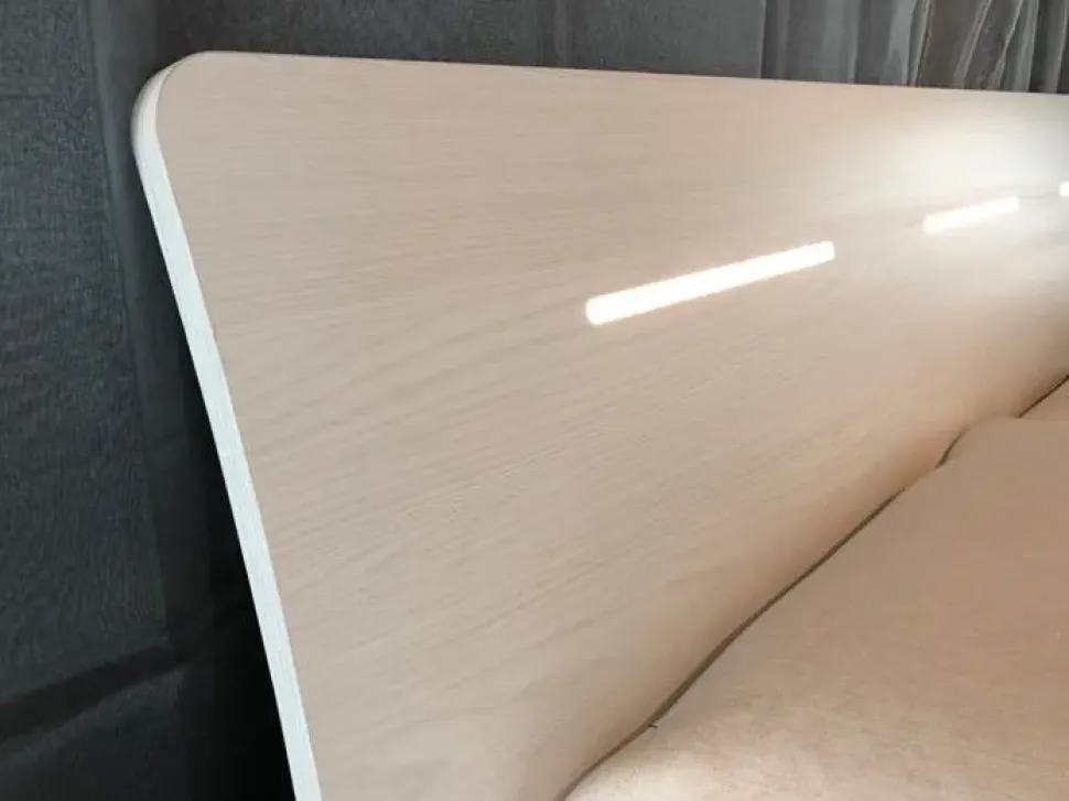 Letto moderno Curve led Orme con un ribasso del 30%