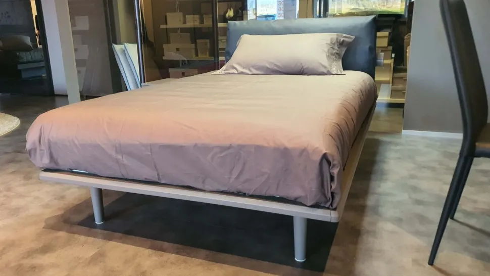 Letto piazza e mezzo con gambe Piuma Tomasella a prezzo scontato