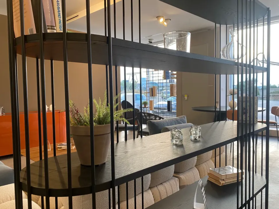 Libreria Arpa stile moderna di Bonaldo scontata del 25%