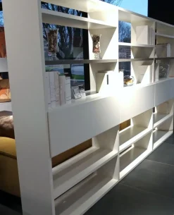 Libreria Atlante bifacciale stile moderna di Tomasella in Offerta Outlet