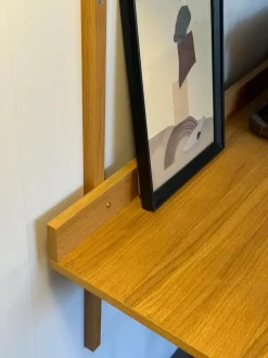 Libreria Collezione esclusiva in legno scontata -19%: scopri Ferm living sector