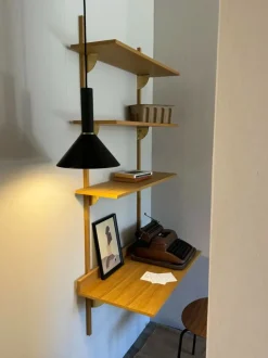 Libreria Collezione esclusiva in legno scontata -19%: scopri Ferm living sector