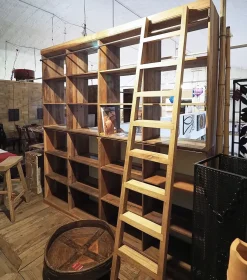 Libreria Libreria legno con scala Outlet etnico in stile moderno a prezzi convenienti