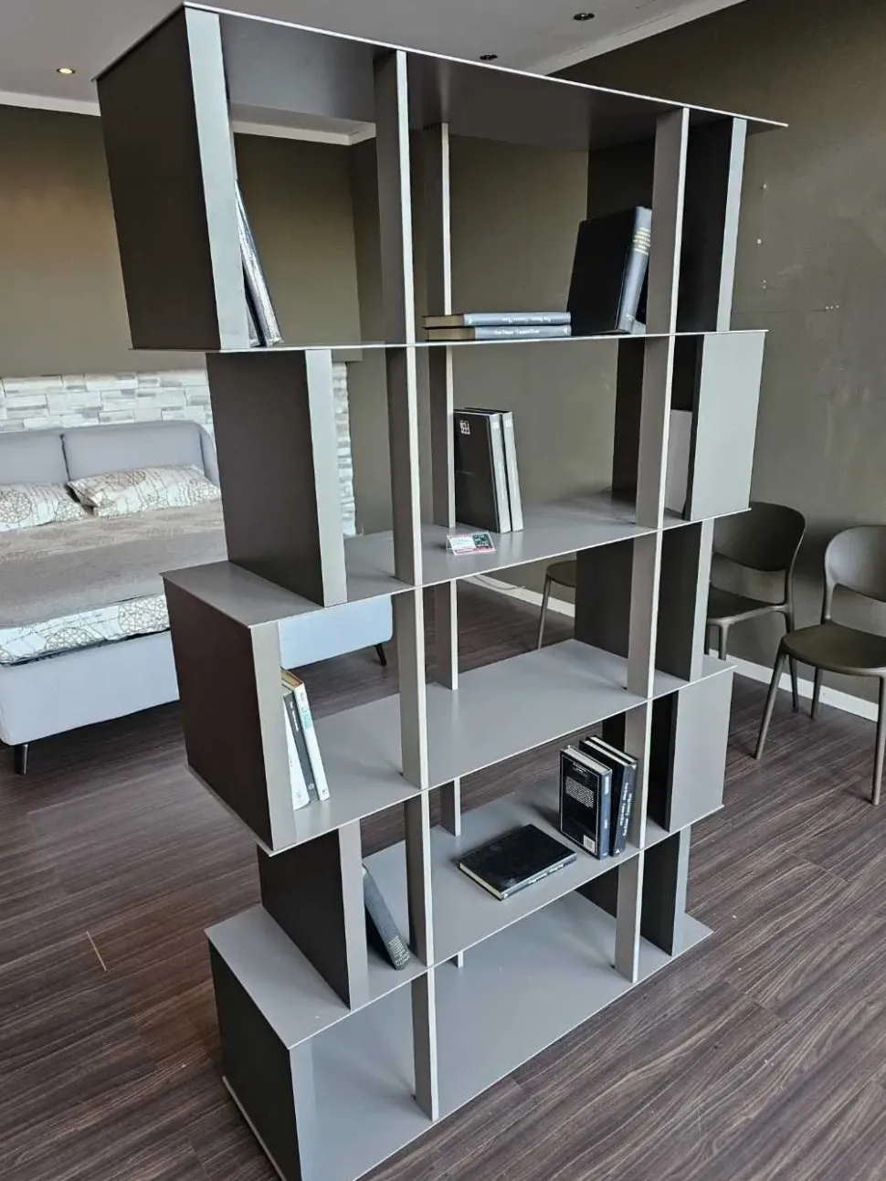 Libreria Manga stile moderno di Ozzio scontata del 30%