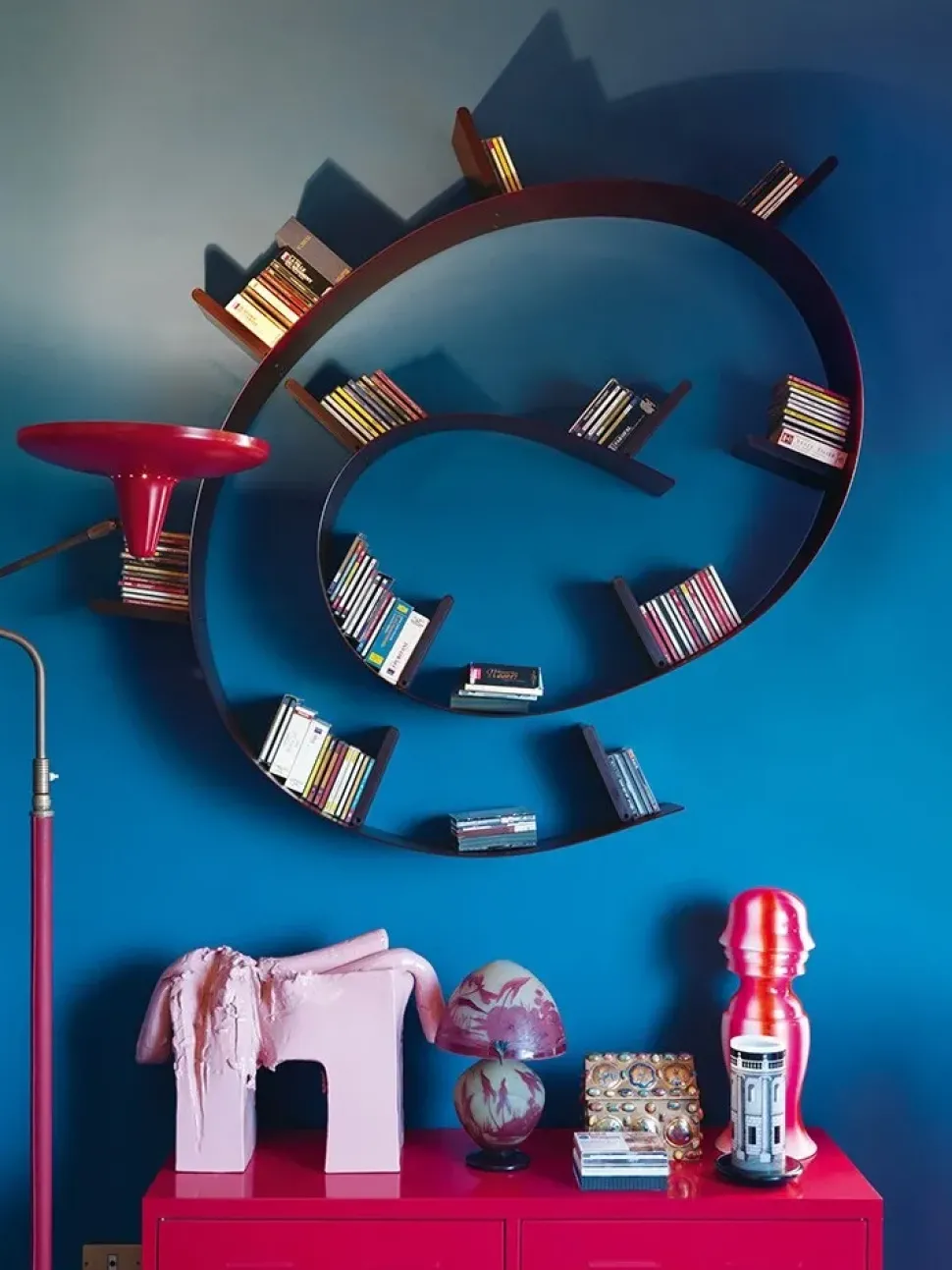 Libreria modello Bookworm di Kartell a prezzo riservato