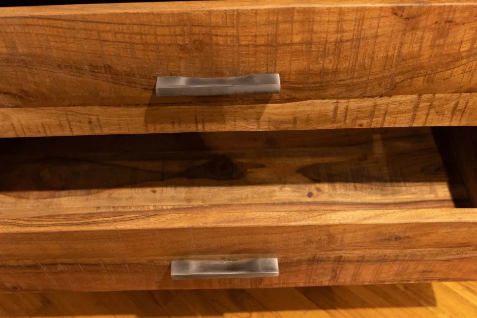 Libreria modello Libreria in legno massello di Artigianale a prezzo Outlet