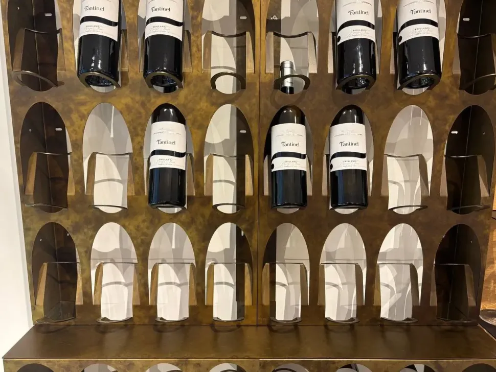 Libreria modello Libreria del vino di Elite to be a prezzo riservato