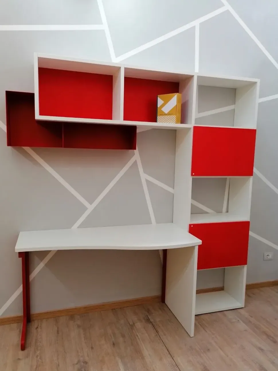 Libreria modello Outline di Moretti compact a prezzo Outlet