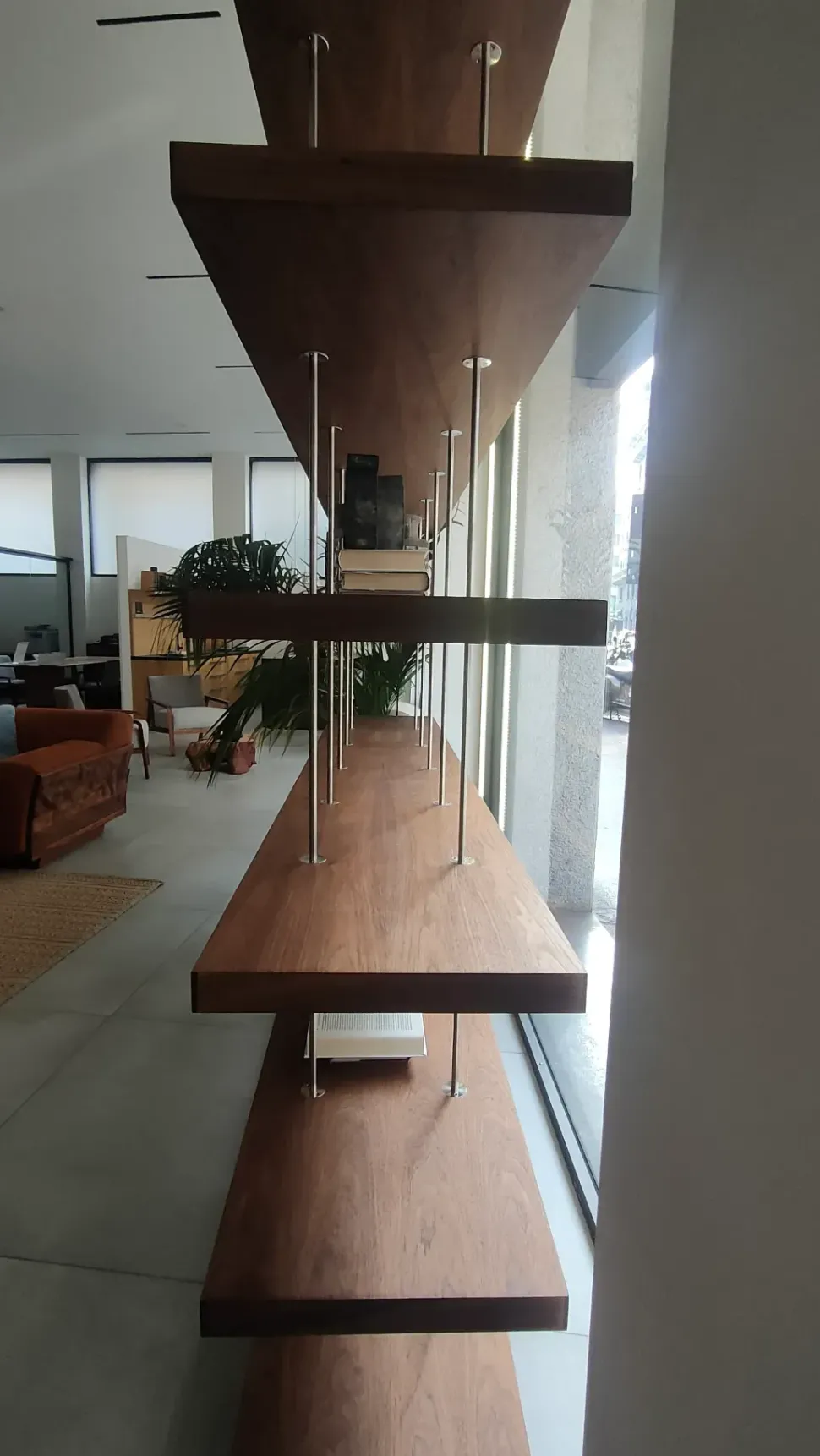 Libreria modello Piano design di Riva 1920 a prezzo riservato