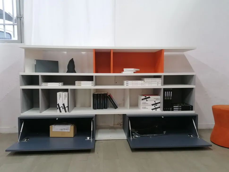 Libreria modello Wind di Doimo cityline a prezzo scontato