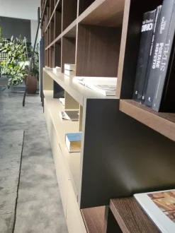 Libreria Modo con scaletta in stile moderno di Sangiacomo in OFFERTA OUTLET