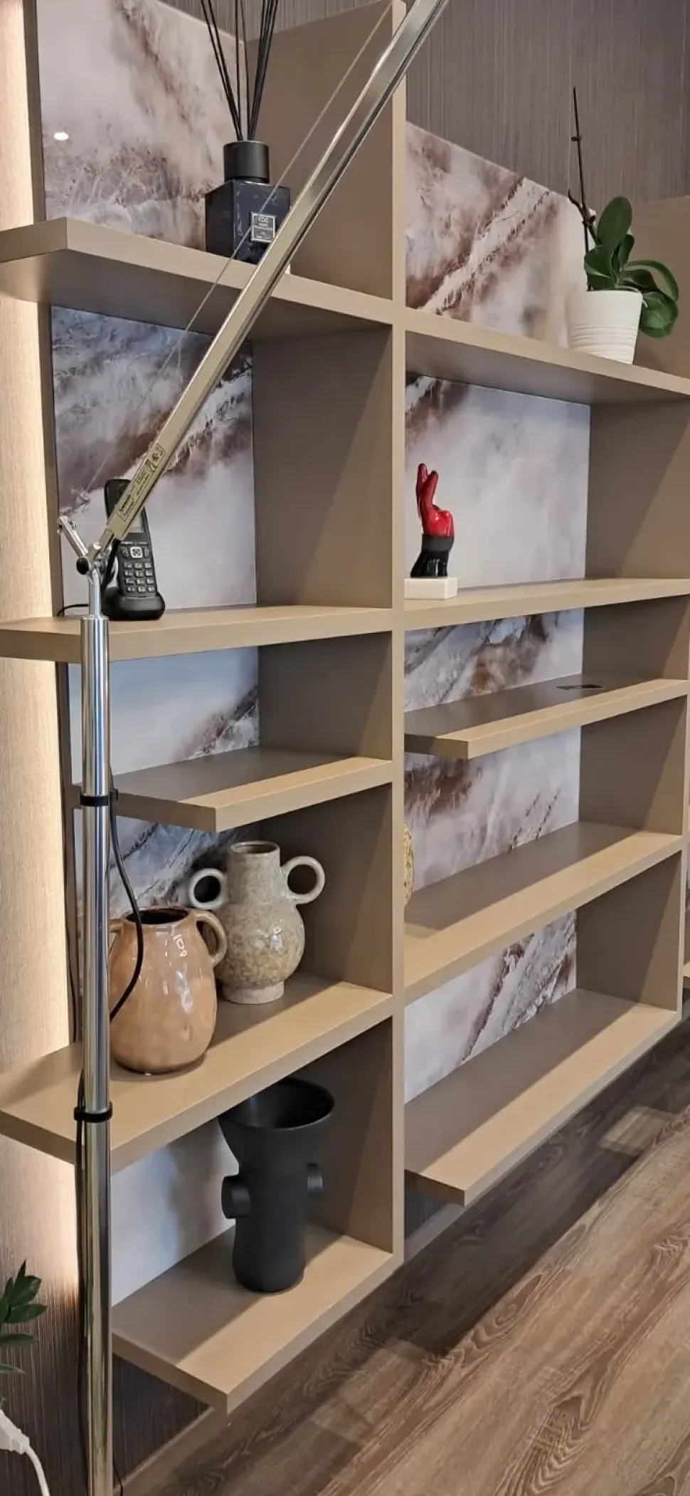 Libreria Pentagram stile design di Lago scontata del 40%