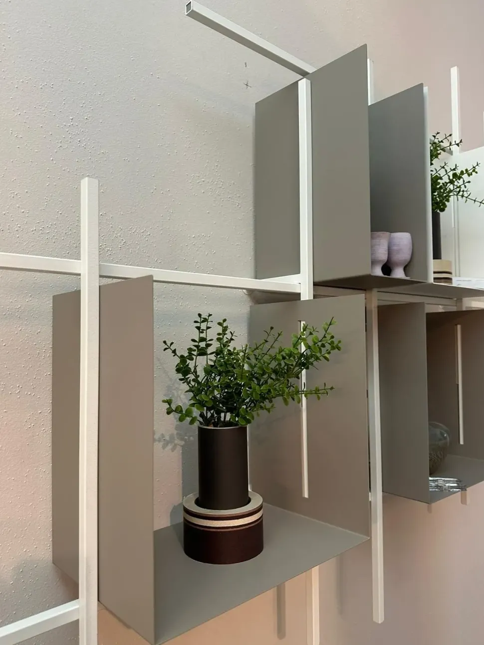 Libreria Pezzani in metallo scontata -45%: scopri 0/72-5