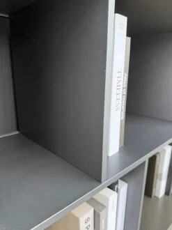 Libreria Poliform in laccato opaco scontata -30%: scopri Libreria wallsystem