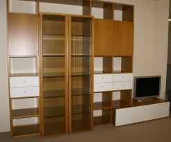 Libreria Surprise in legno noce e laccato bianco di Olivieri