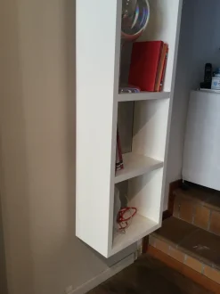 Libreria Weightless Lago in stile design con forte sconto