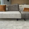 Lineare tessuto modello Divano di design abbraccio con pouf di Artigianale