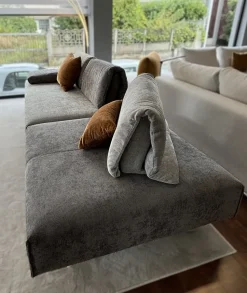 Lineare tessuto modello Divano di design abbraccio con pouf di Artigianale