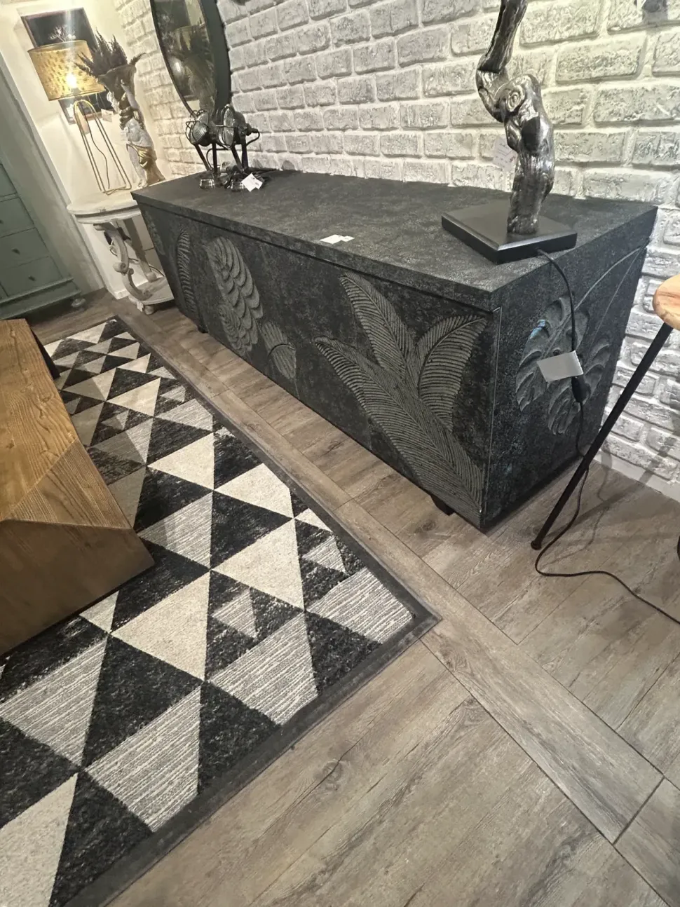 Madia Credenza con decorazione bassorilievo in stile design di Dialma brown in Offerta Outlet