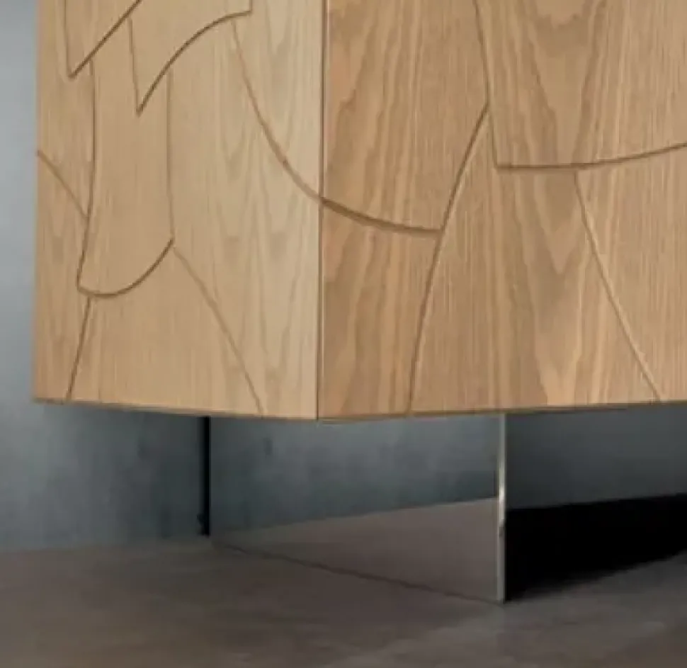Madia Cupboard anta intagliata di Collezione esclusiva in stile design in offerta