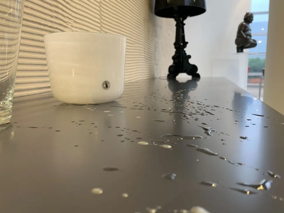 Madia di Riflessi in laccato opaco Essenzia art a prezzo riservato