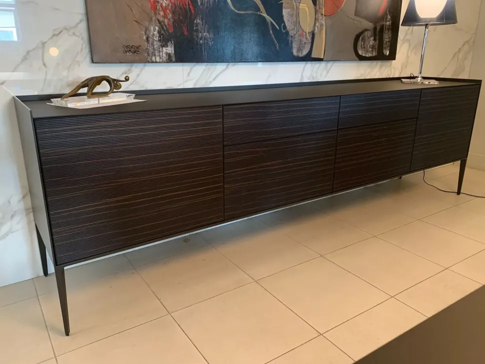 Madia di Rimadesio in laccato opaco Self bold a prezzo riservato