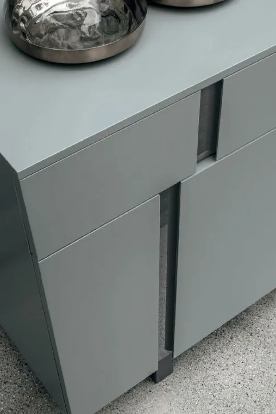 Madia di Tomasella in laccato opaco Athena a prezzo riservato