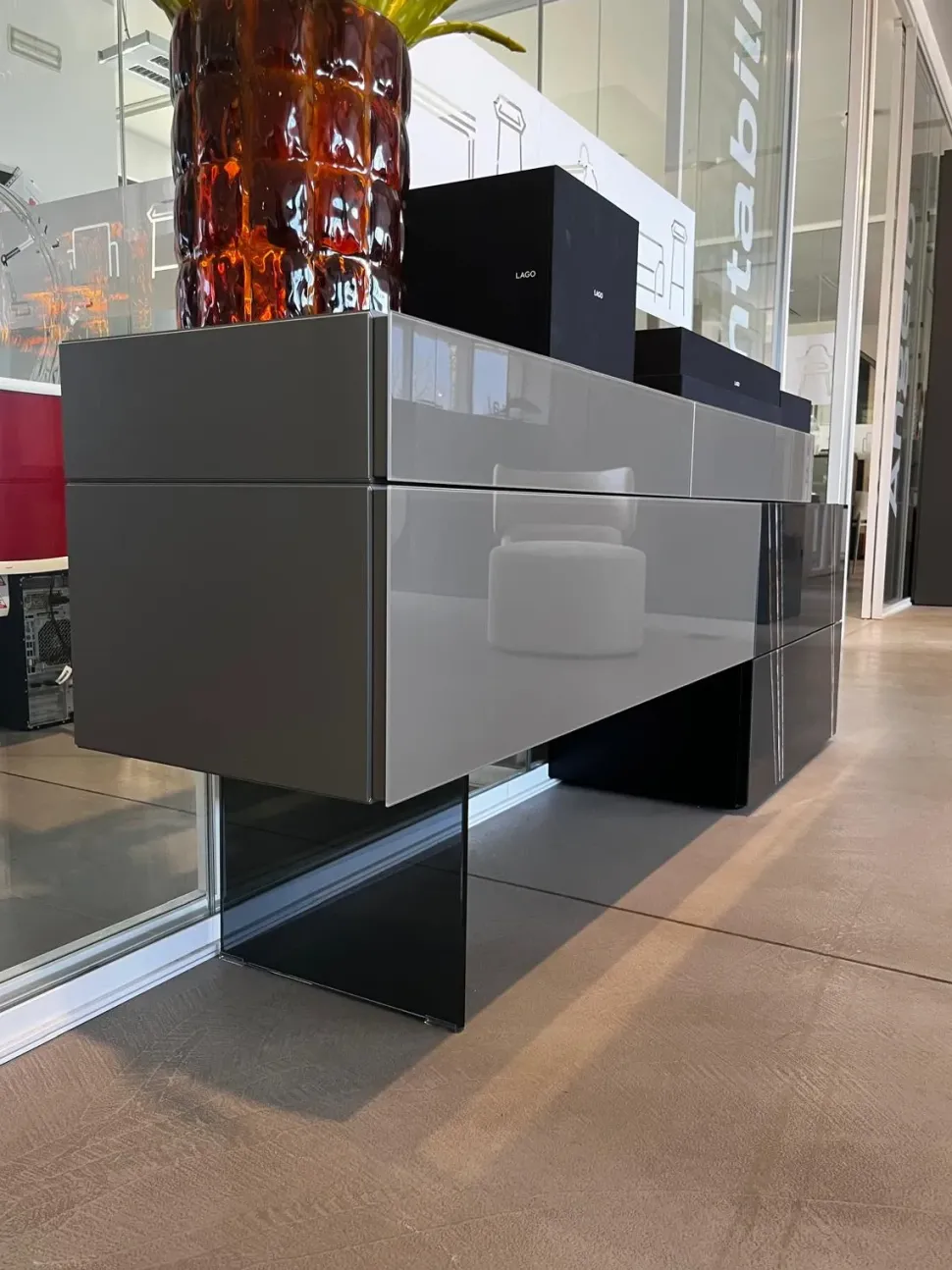 Madia 36e8 dresser 2608 di Lago in stile design scontata -25%