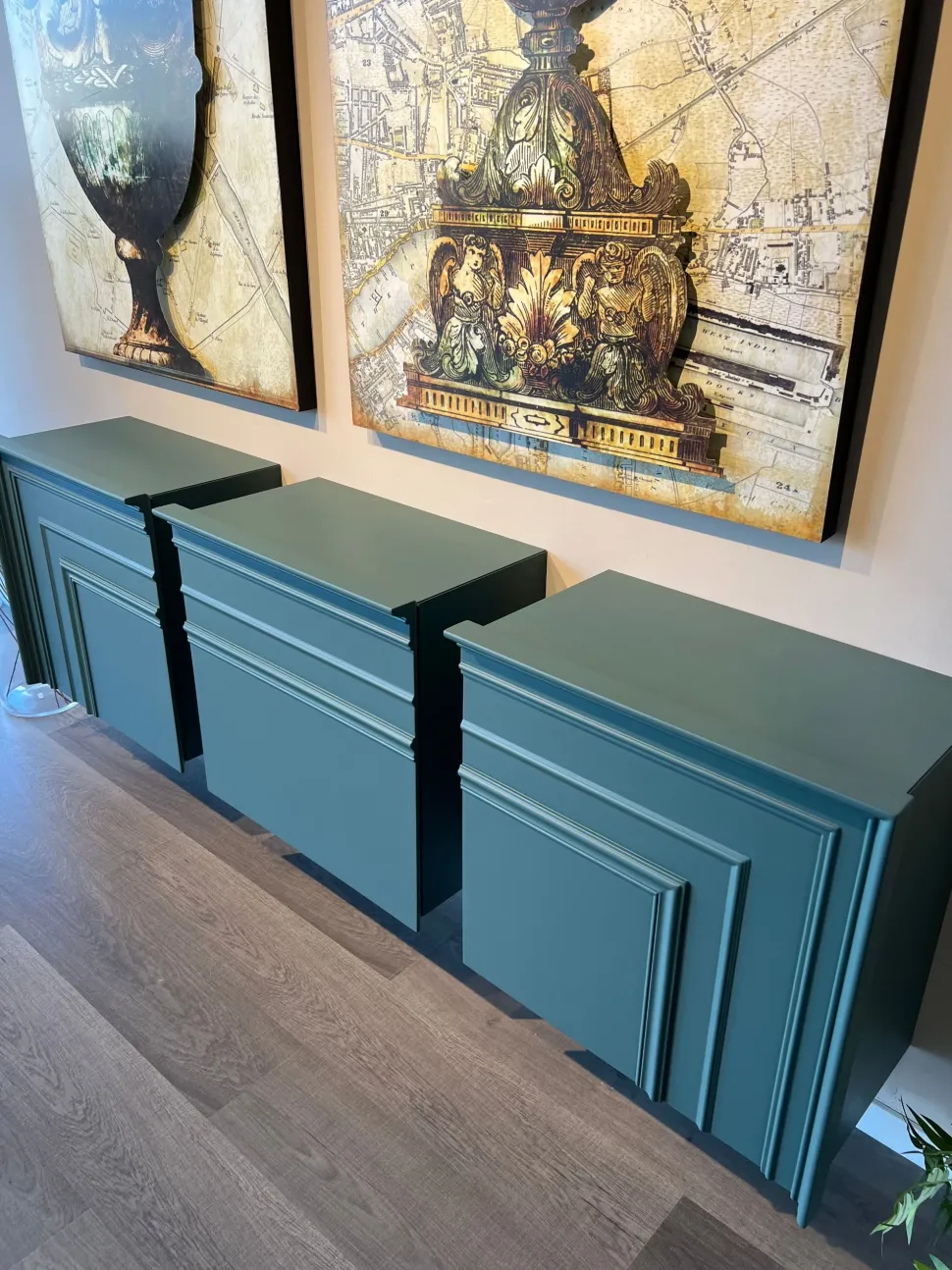 Madia Gessolina pensile di Minotti italia con forte sconto