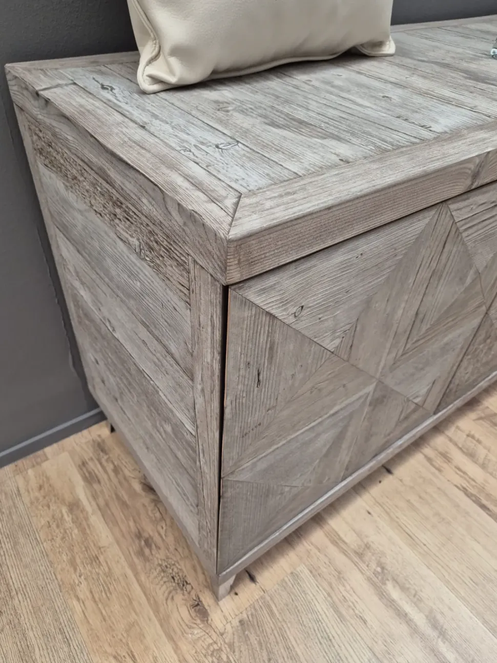 Madia in stile classico Legno vecchio di Dialma brown in Offerta Outlet