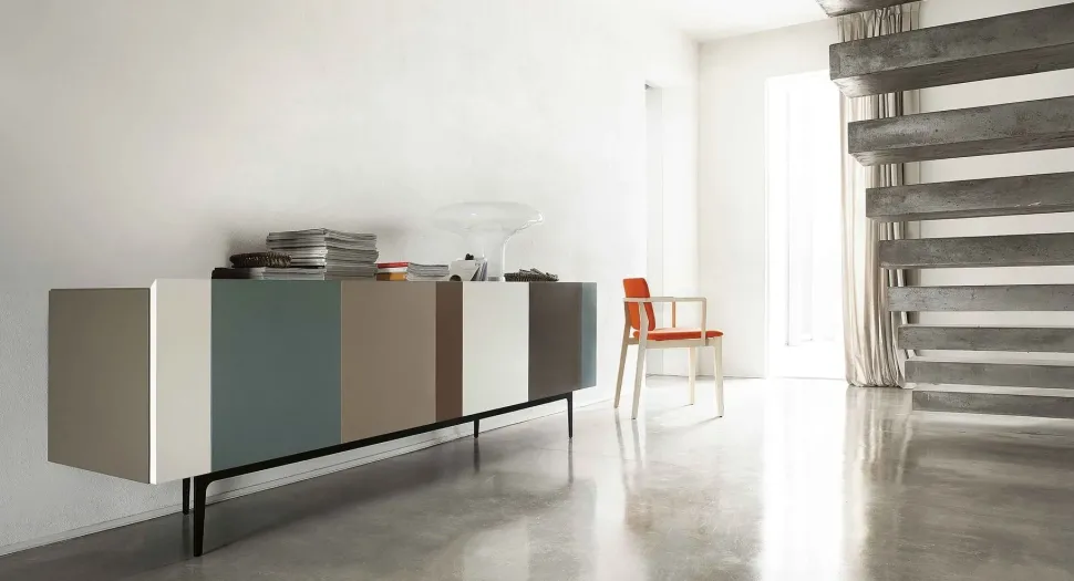 Madia in stile design Rainbow di Lema a prezzo scontato