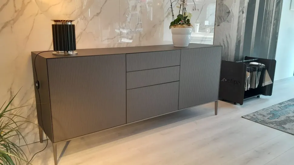 Madia in stile design Self di Rimadesio a prezzo scontato