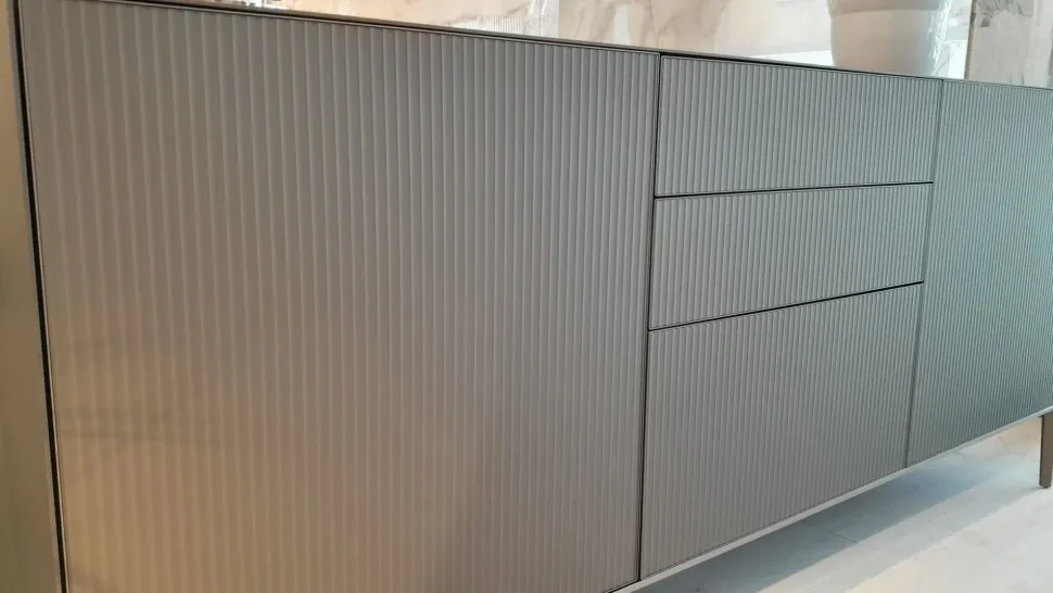 Madia in stile design Self di Rimadesio a prezzo scontato