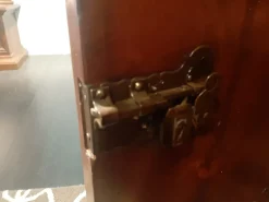 Madia modello Credenza in noce massello di Arte brotto a PREZZI OUTLET