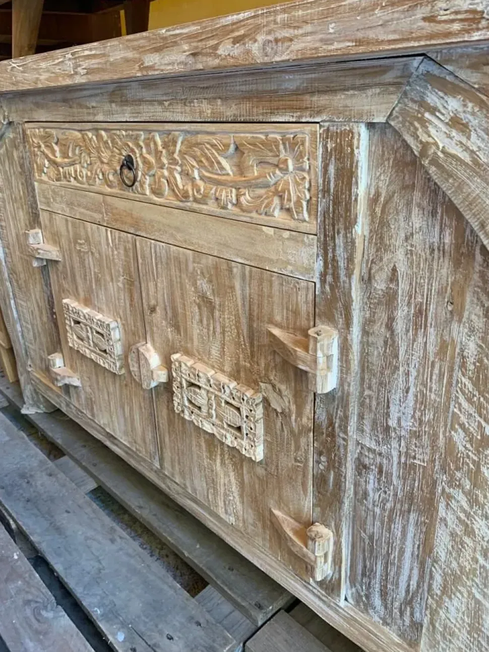 Madia modello Madia credenza teak sbiancata 120 140 cm di Outlet etnico a prezzo Outlet