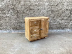 Madia modello Madia vecchia ghiacciaia 1 anta 3 cassetti con ruote di Outlet etnico a prezzo scontato