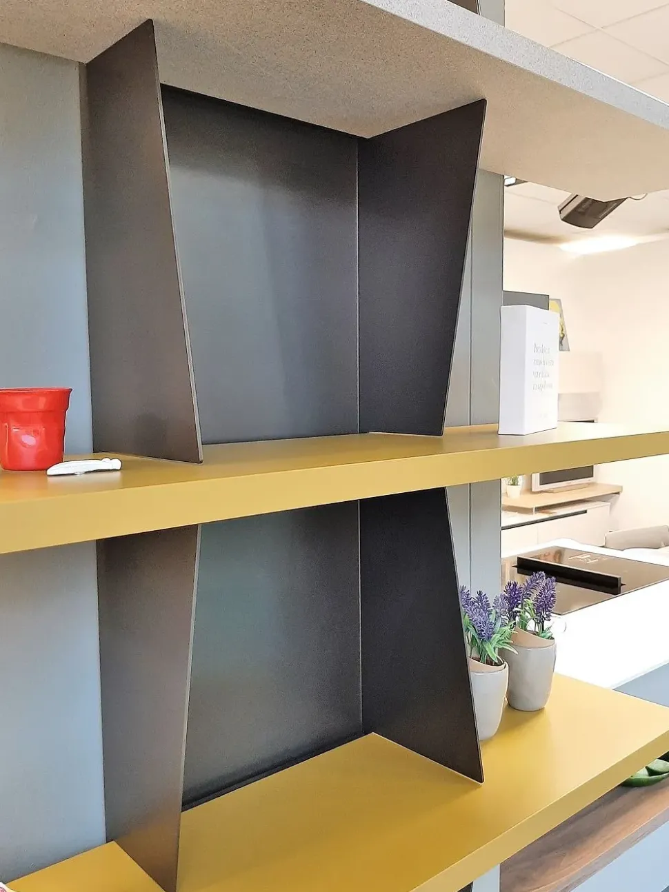 Mensola Tomasella in laccato opaco modello Versus a prezzi imbattibili