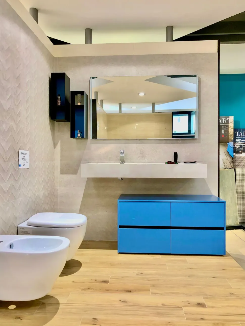 Mobile bagno Sospeso Airy Eurobagni a prezzi convenienti