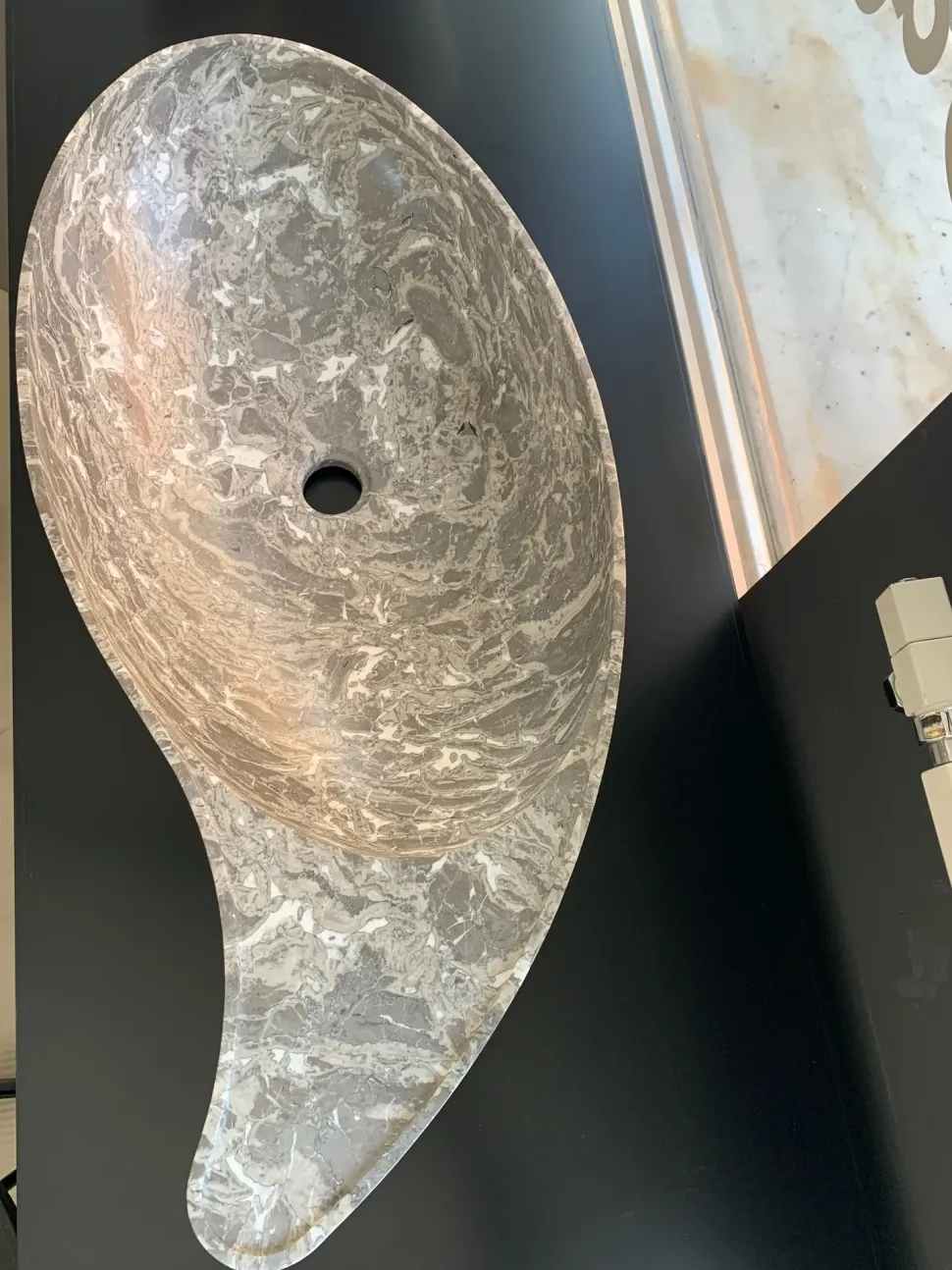 Mobile bagno Sospeso Kreoo decor marmi lavabo da appoggio cashmere marmo gris saint marie Artigianale a prezzi convenienti