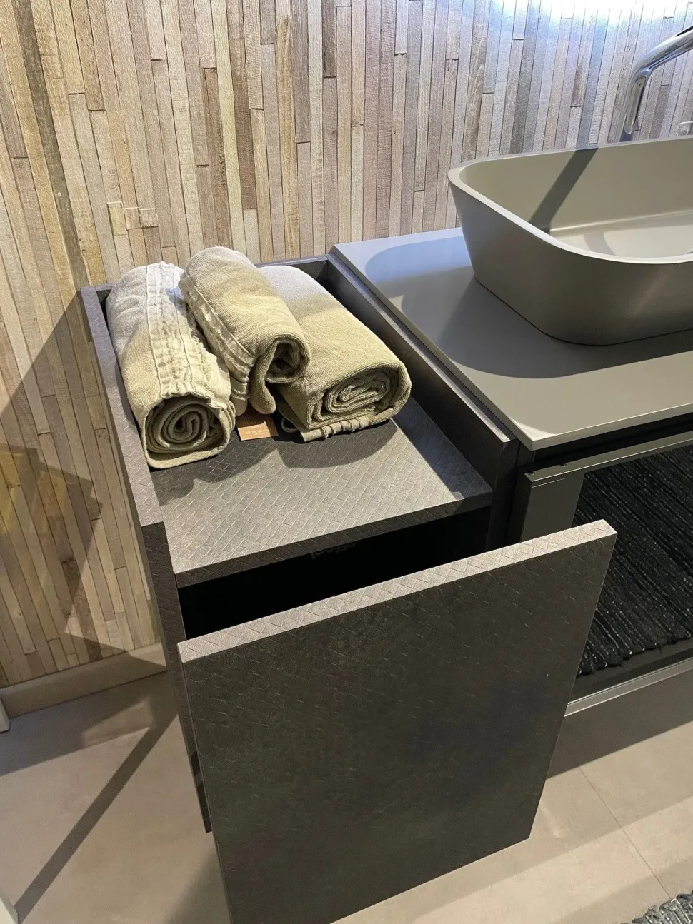 Mobile bagno Sospeso Segno Cerasa a prezzo scontato