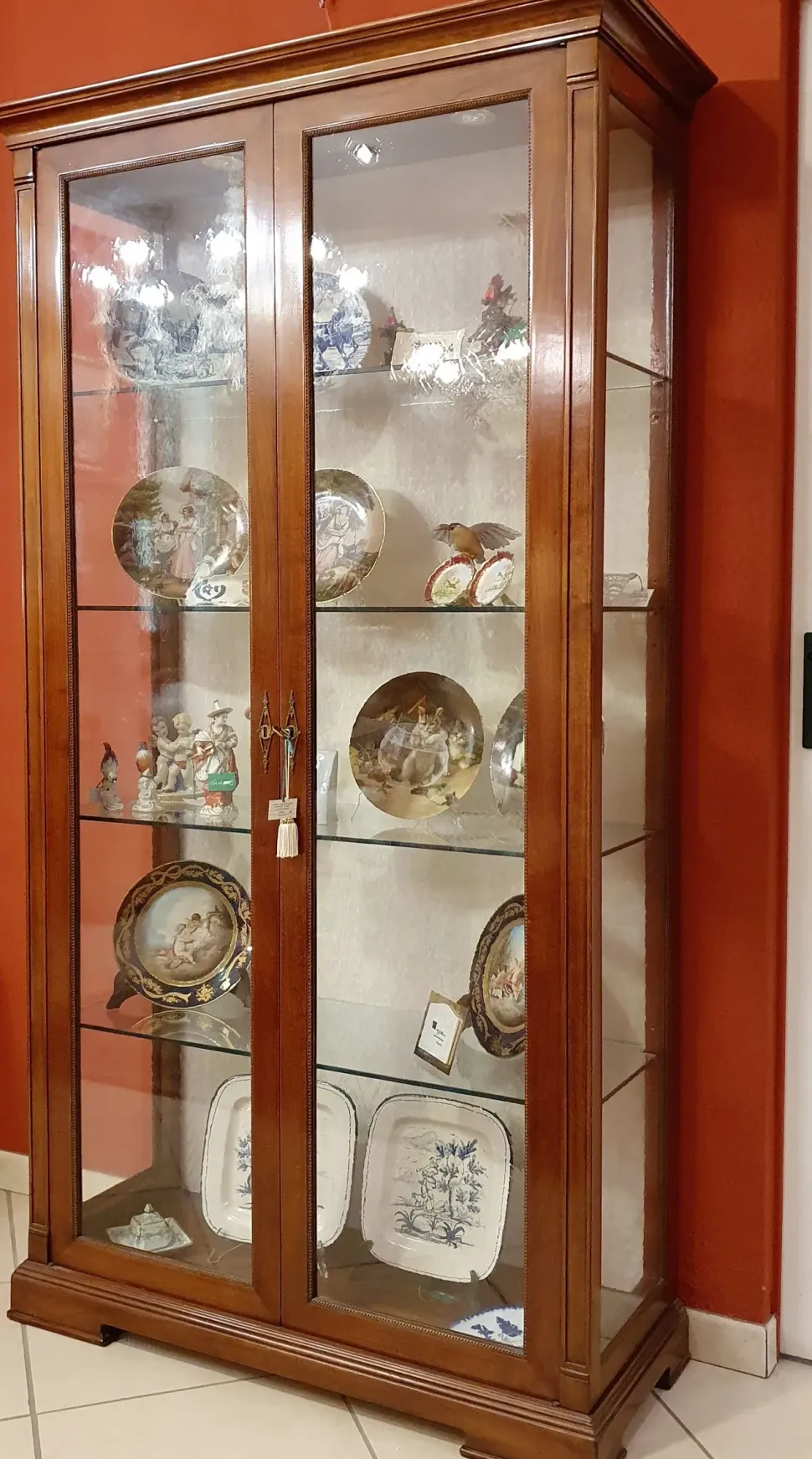 Mobile d'antiquariato modello Vetrina cristalliera in ciliegio a PREZZO SCONTATO