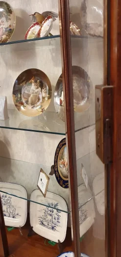 Mobile d'antiquariato modello Vetrina cristalliera in ciliegio a PREZZO SCONTATO