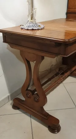 Mobile di Antiquariato in stile impero con uno sconto del 50%