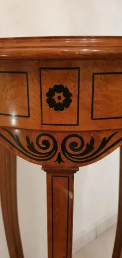 Mobile di Antiquariato in stile neoclassico Colonna in radica a prezzo scontato