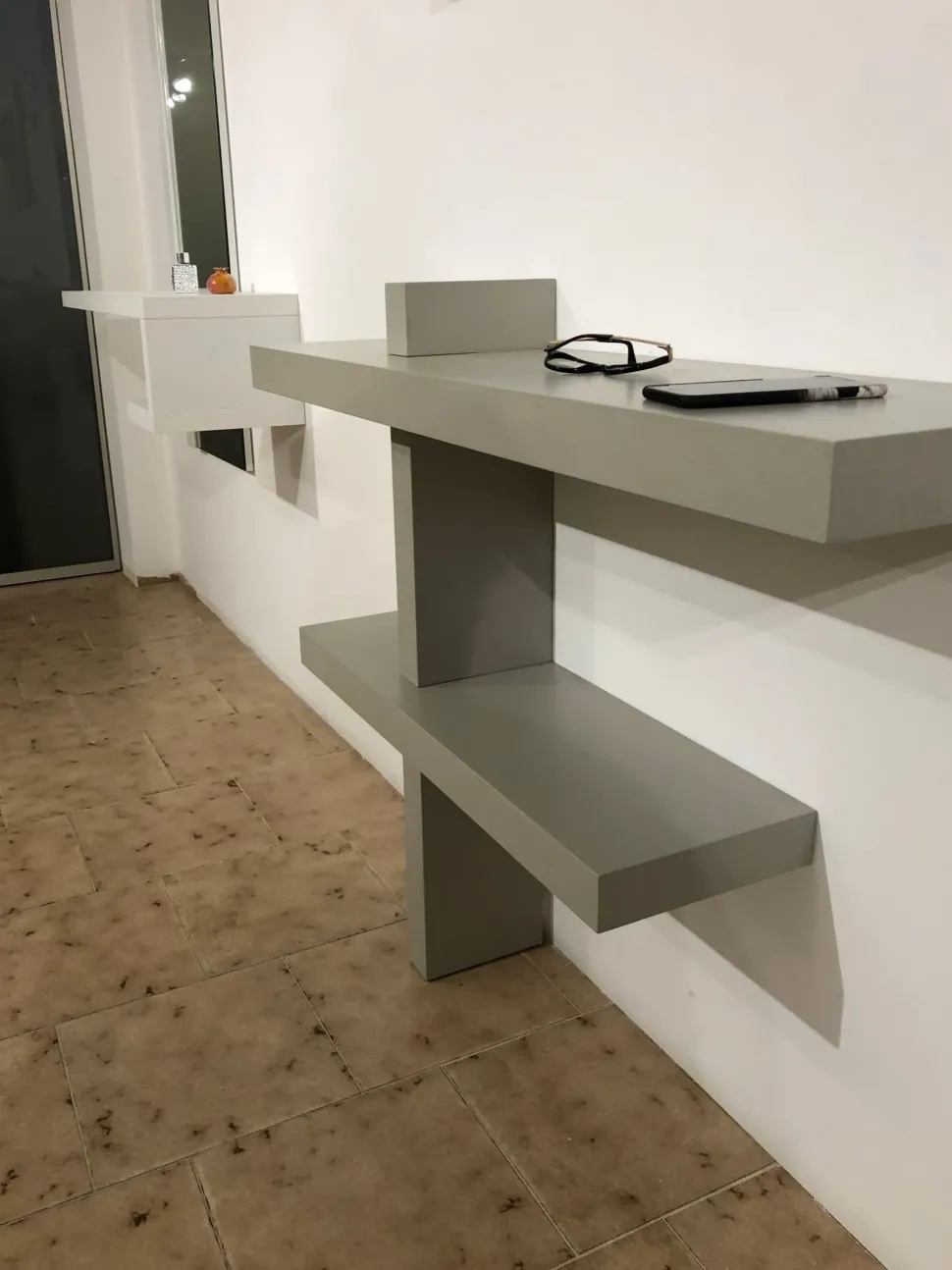 Mobile ingresso modello Sandy moderno di La primavera a prezzo scontato