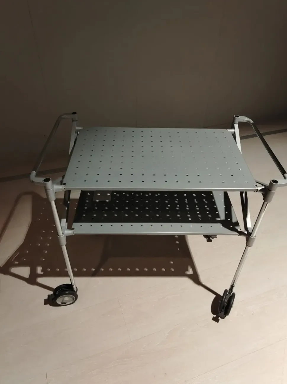 Mobile modello Carrello mod oxo art 4486 x3 porta tv di Kartell in Offerta Outlet