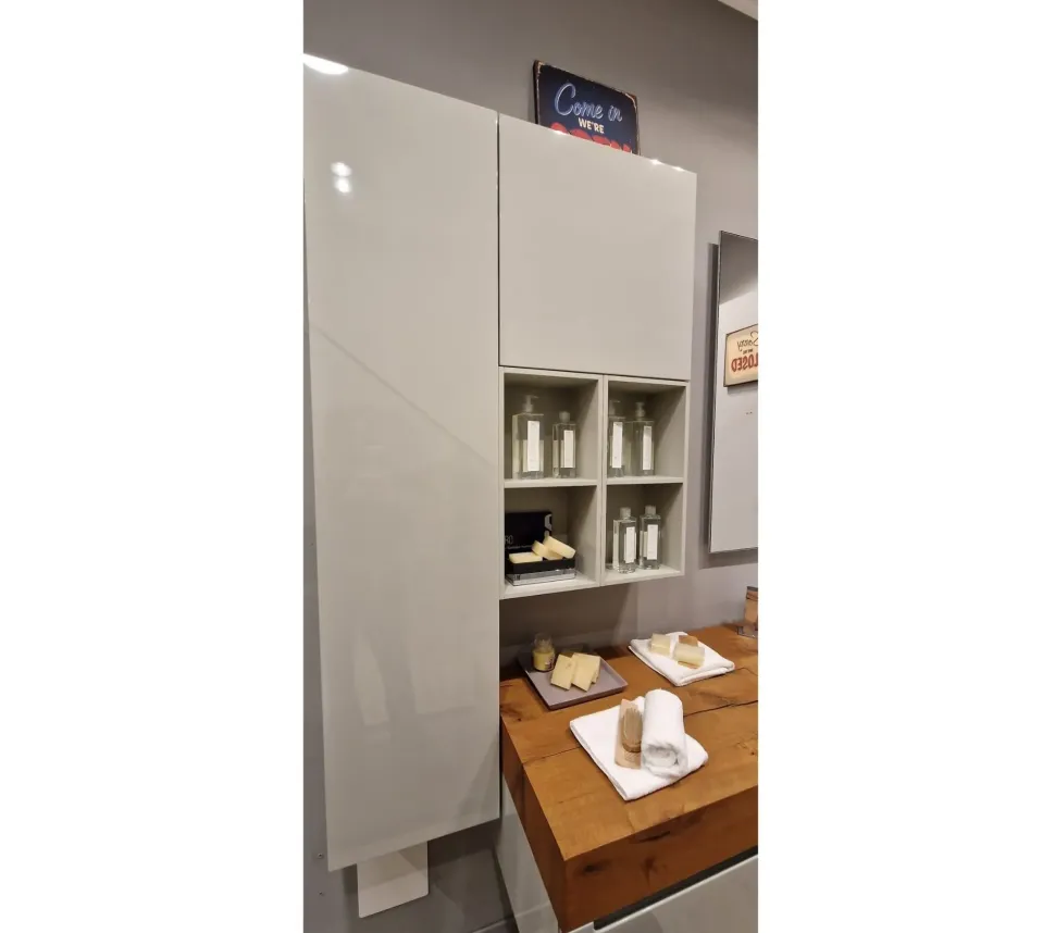 Mobile per la sala da bagno Scavolini Idro a prezzo Outlet