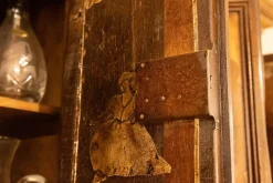 Mobile soggiorno modello Mobile sacrestia noce massello di Collezione esclusiva a PREZZI OUTLET